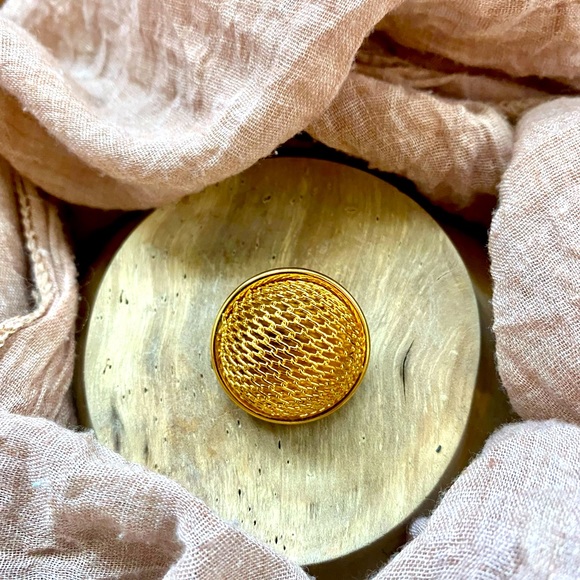 Lapor Vintage Gold Tone Earrings. - Picture 2 of 5